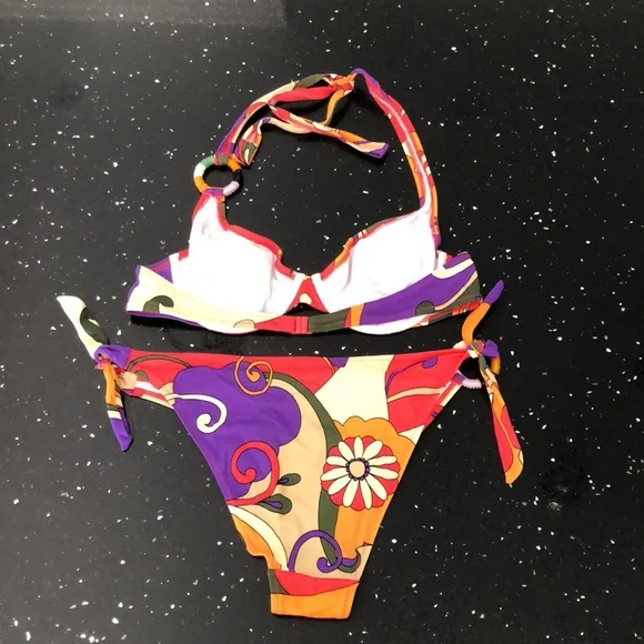 Bikini - Picture 4 of 4